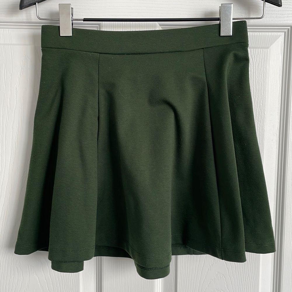 Flowy Pleated Stretchy Green Circle Mini Mid-Thigh Length Skirt